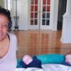 Mamma e due gemelli, nessuno crede siano i suoi