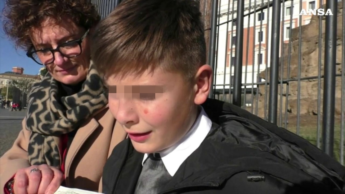 Mattia Piccoli è stato proclamato Alfiere della Repubblica: a soli 12 anni si occupa del papà malato di Alzheimer
