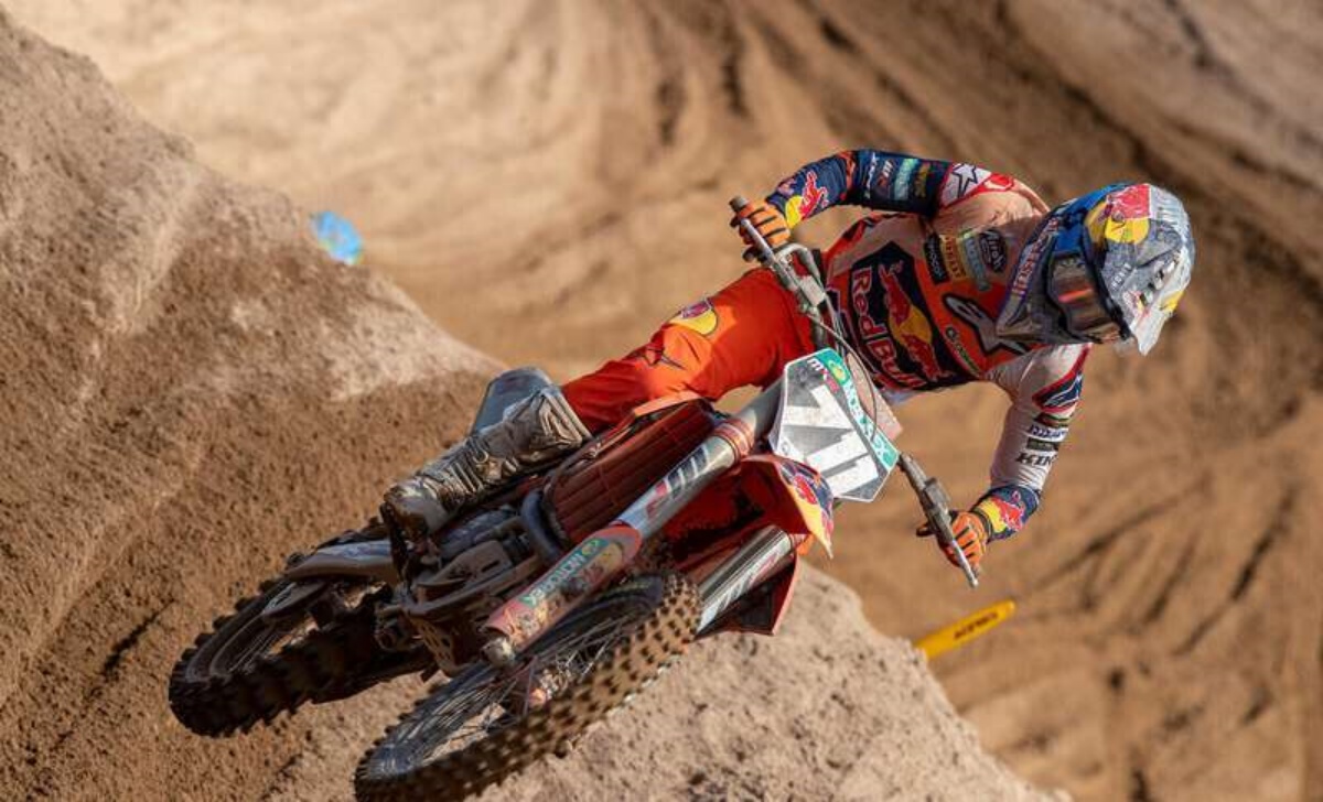 Il campione di motocross Rene Hofer travolto da una valanga