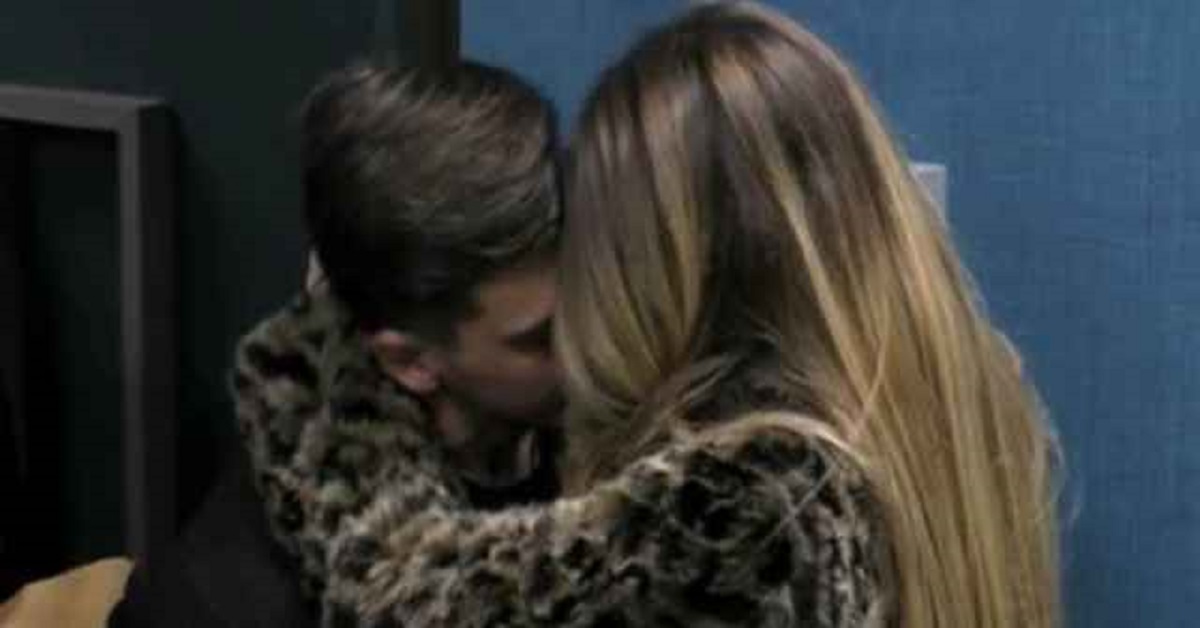 GF Vip: Sophie Codegoni e Alessandro Basciano sempre più vicini. Scatta il bacio