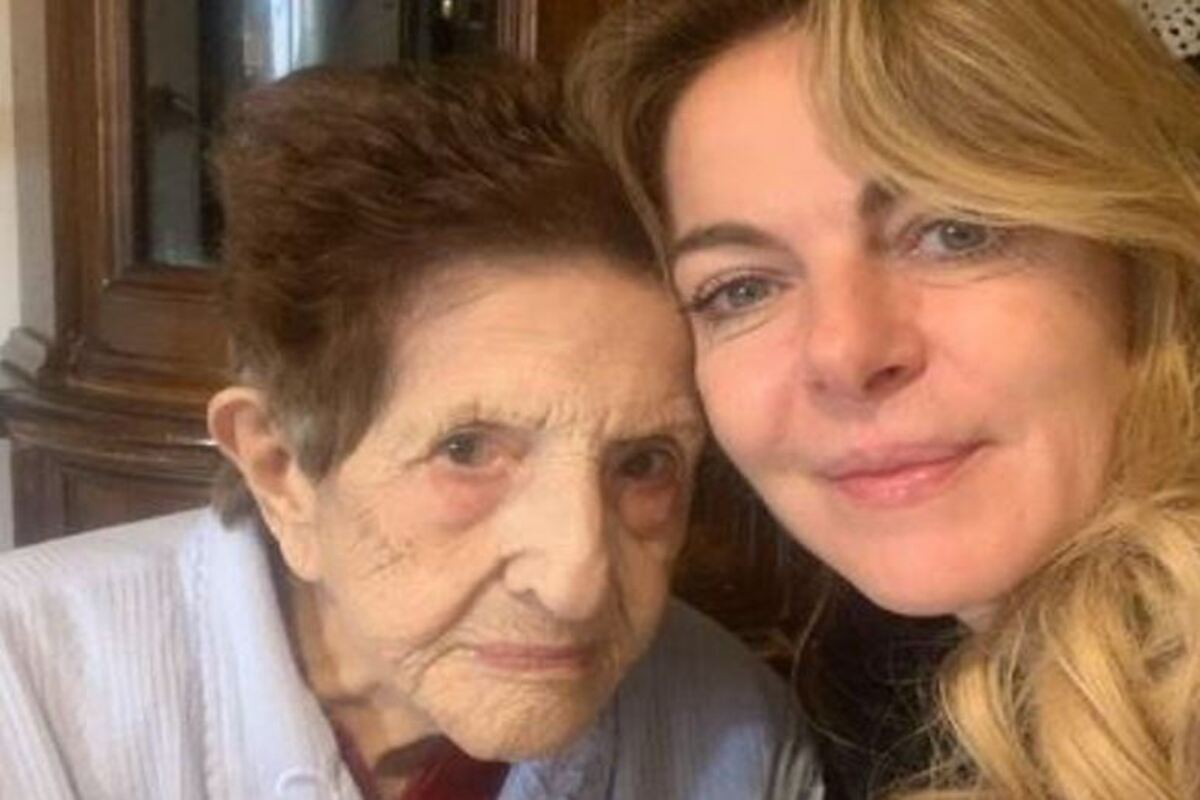 Lutto per l’attrice Claudia Gerini, è morta la nonna Emilia