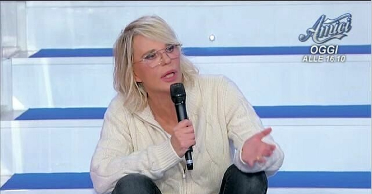 Maria De Filippi, delusa, pone dei divieti sulla tronista Andrea Nicole