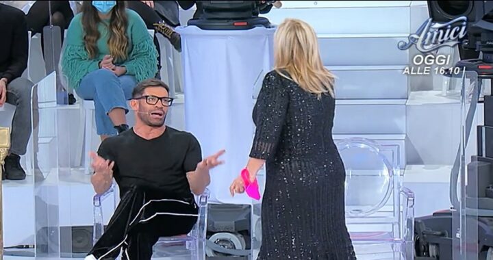 UeD, Tina Cipollari a Gianni Sperti: "Cotone nei pantaloni"