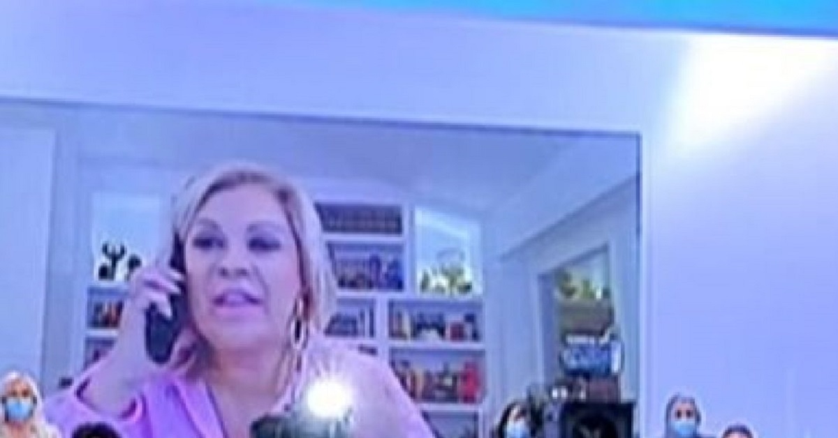 UeD: Tina Cipollari fa una telefonata e non si accorge di essere in diretta