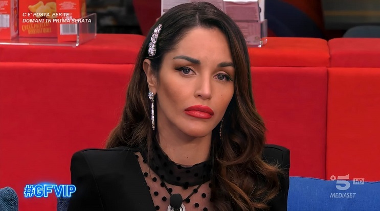 Delia Duran non sente più i sapori: allarmismo in casa, la regia stacca