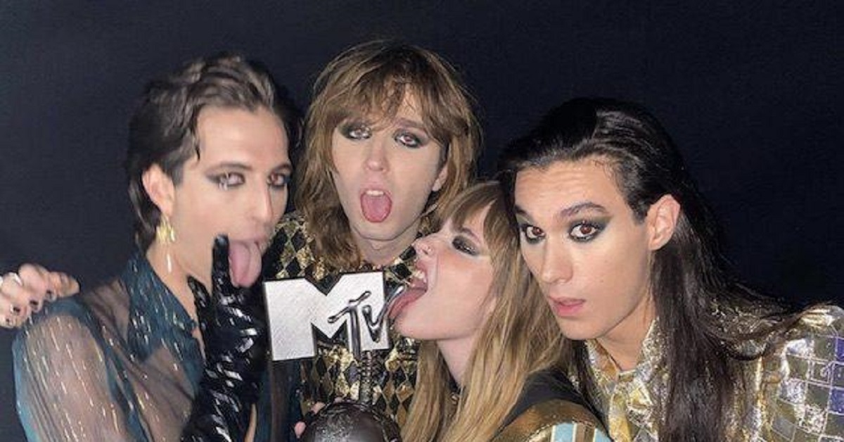 I Maneskin si mostrano da bambini per augurare buon anno: la foto sui social