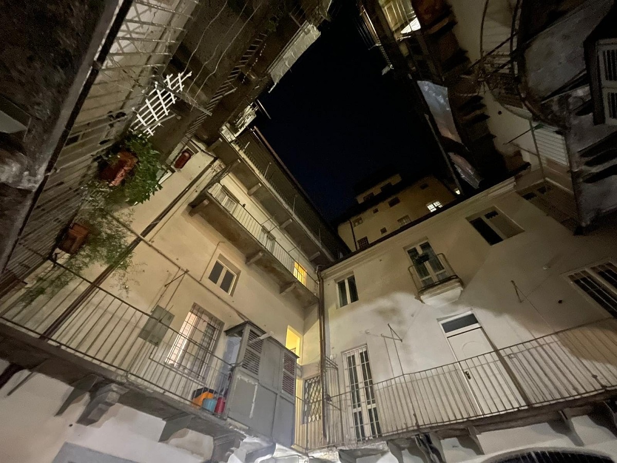 Bimba morta a Torino cadendo dal balcone