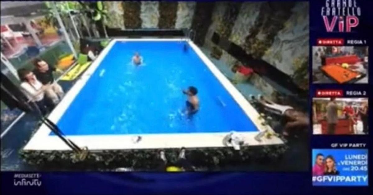 GF Vip: Barù breaks the rules.  He pees in the pool