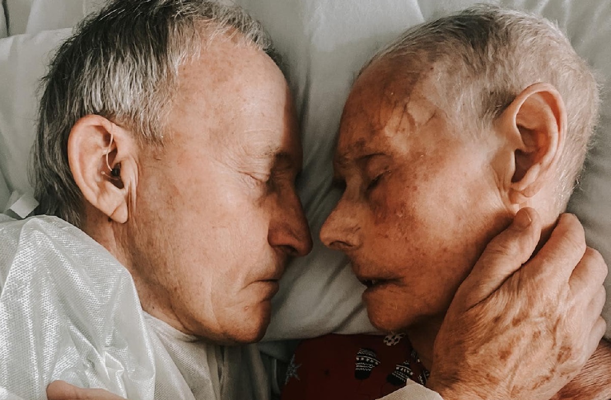 60 anni di amore dei nonni, nipote cattura in un’ultima foto l’essenza della loro unione