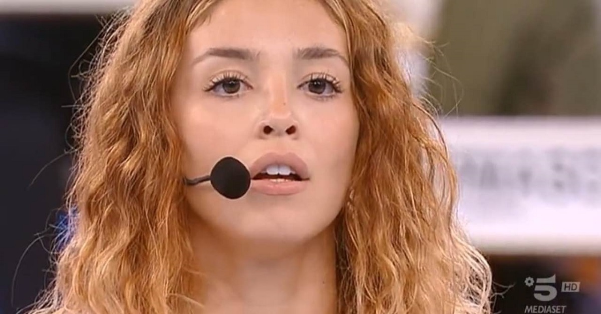 Amici 21, Serena ha un malore durante la puntata: Maria De Filippi si scaglia contro la Celentano