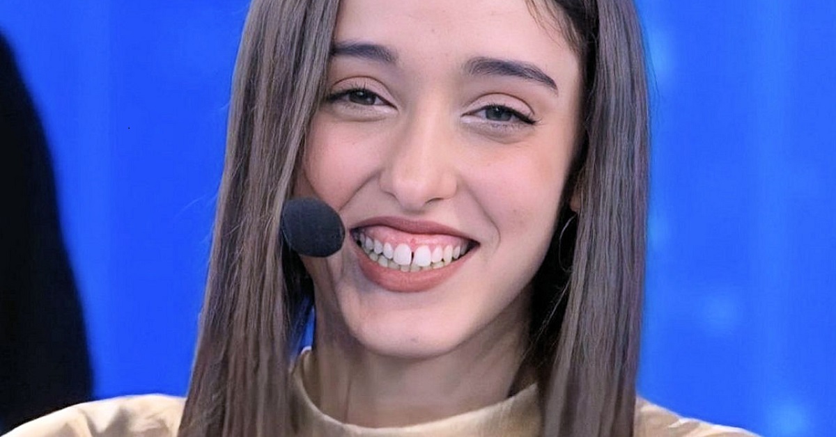 Giulia Stabile confessa: “Ecco svelato perché rido sempre”