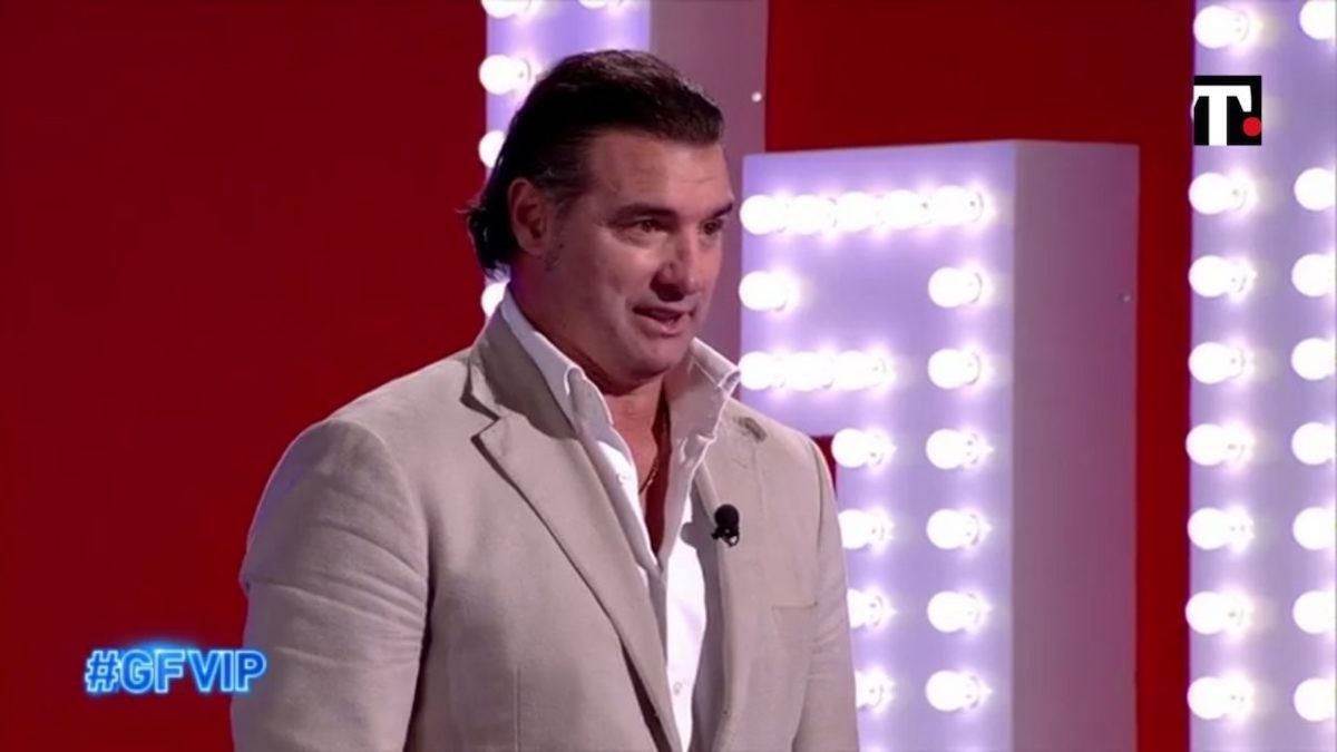 Lorenzo Amoruso spiega perché ha lasciato in diretta Manila Nazzaro: “voglio chiarire il mio messaggio”