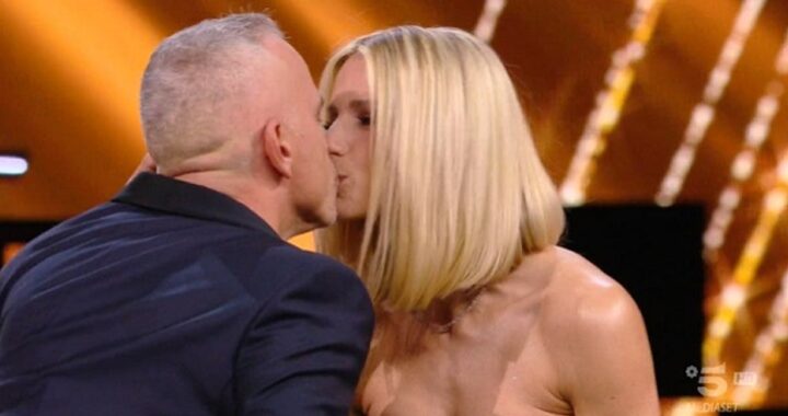 Michelle Hunziker ed Eros: il bacio sul palco. La reazione di Aurora