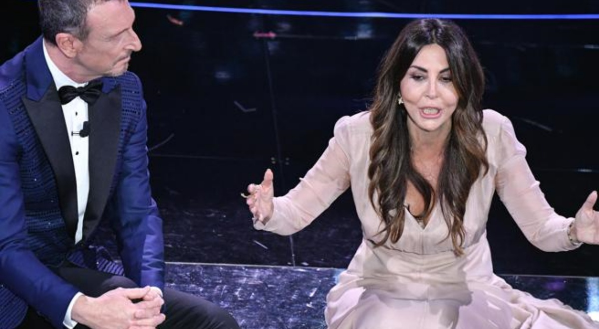 Sanremo 2022, Sabrina Ferilli lascia il microfono aperto: con chi ce l’aveva?