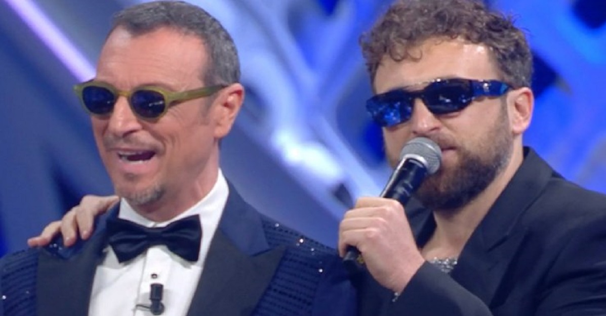 Sanremo 2022, imbarazzo per Amadeus