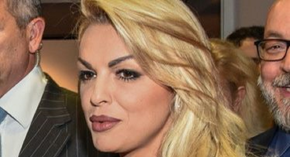 Francesca Pascale sul non-matrimonio di Silvio Berlusconi: non è sfuggito il commento sui social