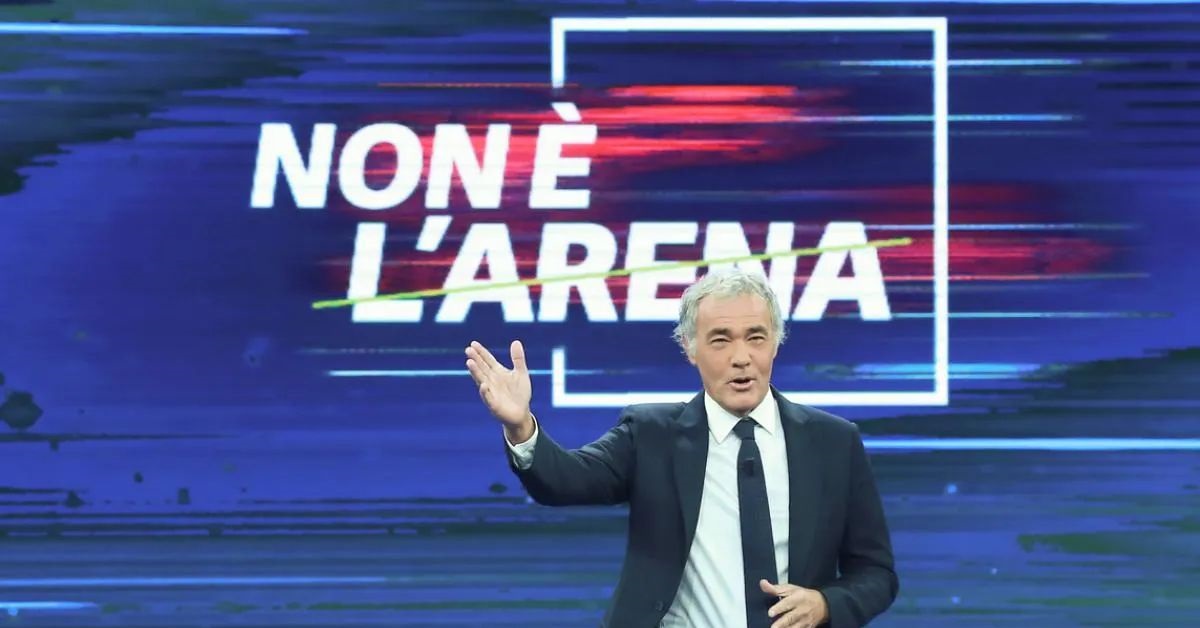 È accaduto più volte durante Non è l’Arena: il gesto di Massimo Giletti in diretta da Odessa non è passato inosservato