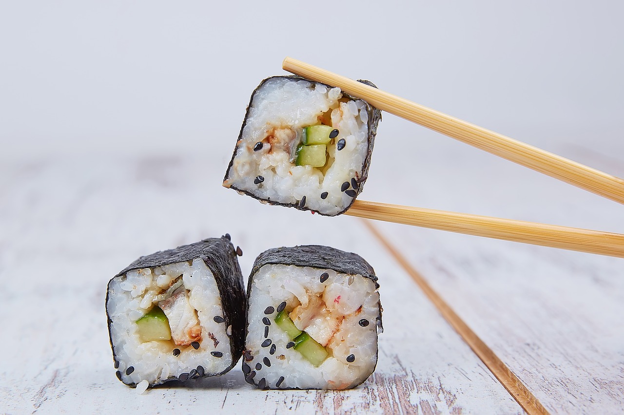 I Set Sushi Maker Kit Facilissimo Completo Giapponese Bacchette Tappetino Legno Fai Da Te Roll Uomo go Libro Ebook Per Ricette In Casa Ingredienti Riso Vinegar Nigiri Alga Nori Zenzero x 2 4 6 Persone 