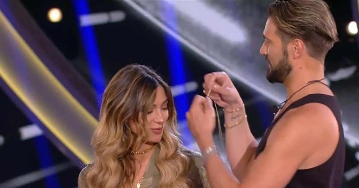 Il regalo di Alex Belli a Soleil: “La formula dell’amore”