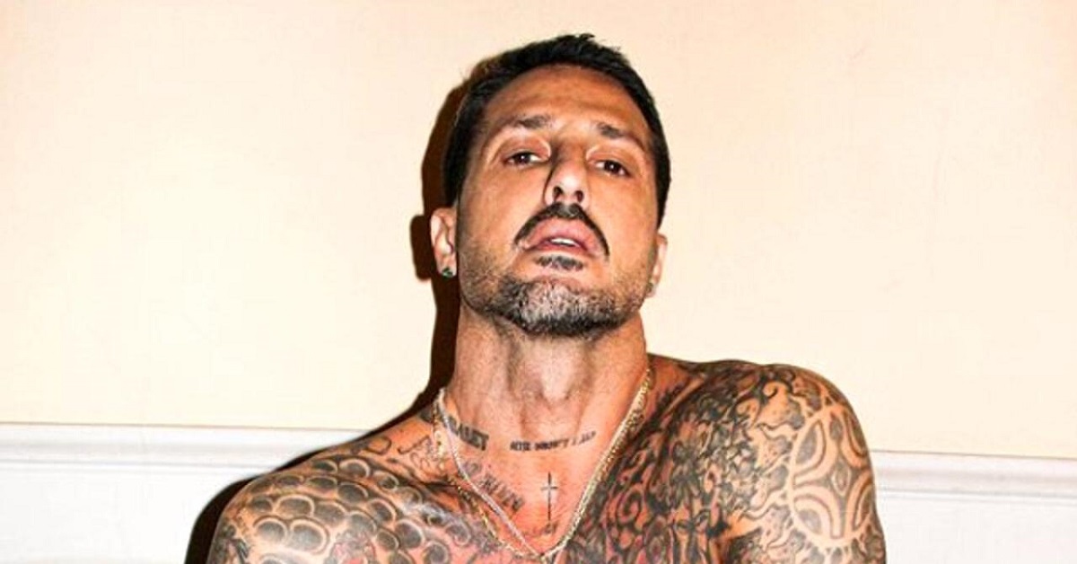 Fabrizio Corona denunciato da una donna: “Mi ha ricattata con un video intimo”