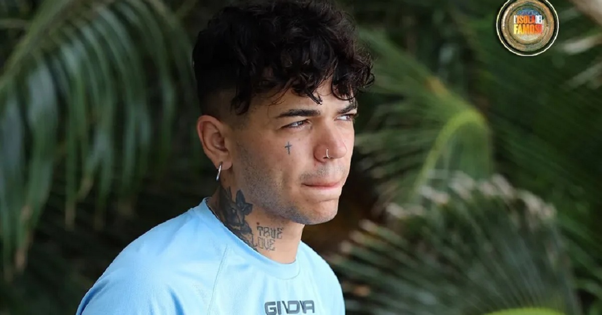 Isola dei Famosi, Blind denunciato dalla madre: “Ci sostenga economicamente”