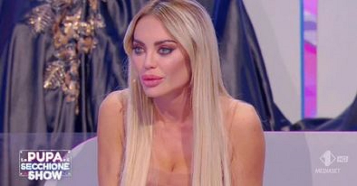 La Pupa e il Secchione: Elena Morali accusata abusato della chirurgia