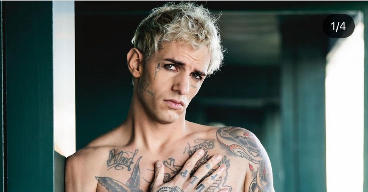 Achille Lauro in western all’Eurovision 2022: il look da cowboy