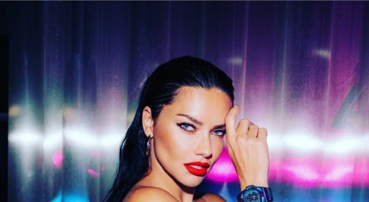 Adriana Lima in total black al Festival di Cannes: il look prémaman