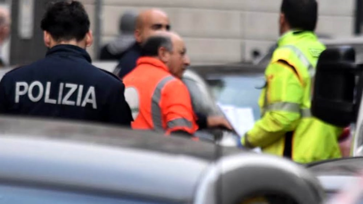 Ragazza di 24 anni precipita dal balcone di casa e muore sul colpo