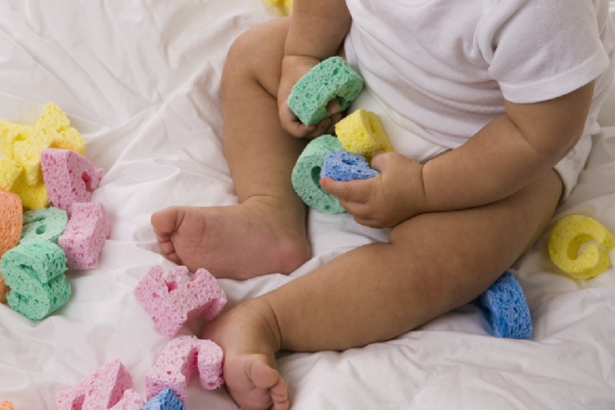 Perugia, bambino di un anno in gravi condizioni: sul corpo trovate ustioni da ghiaccio