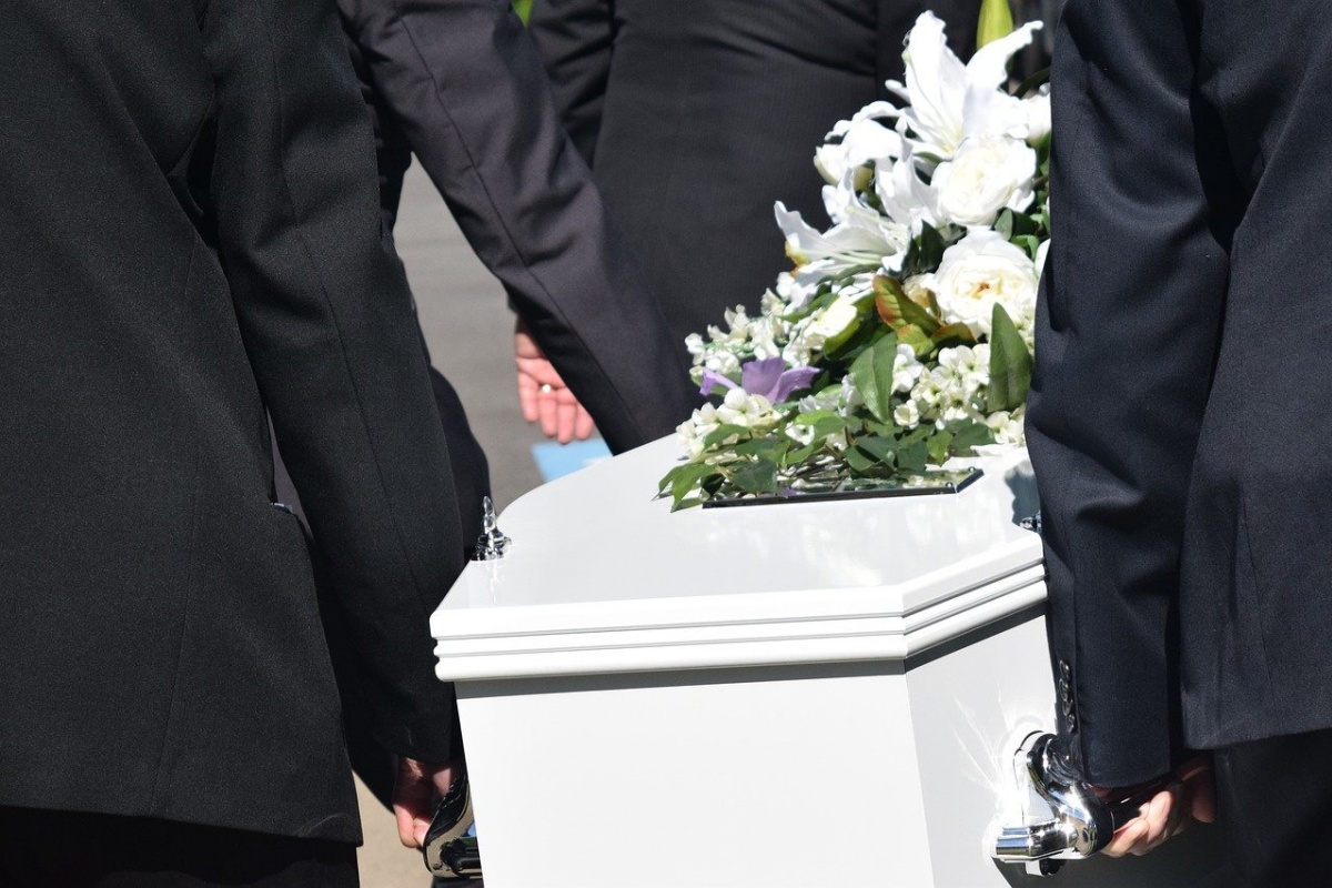 Brescia – L’ultimo straziante addio alla piccola Eva Rambotti, morta a 2 anni