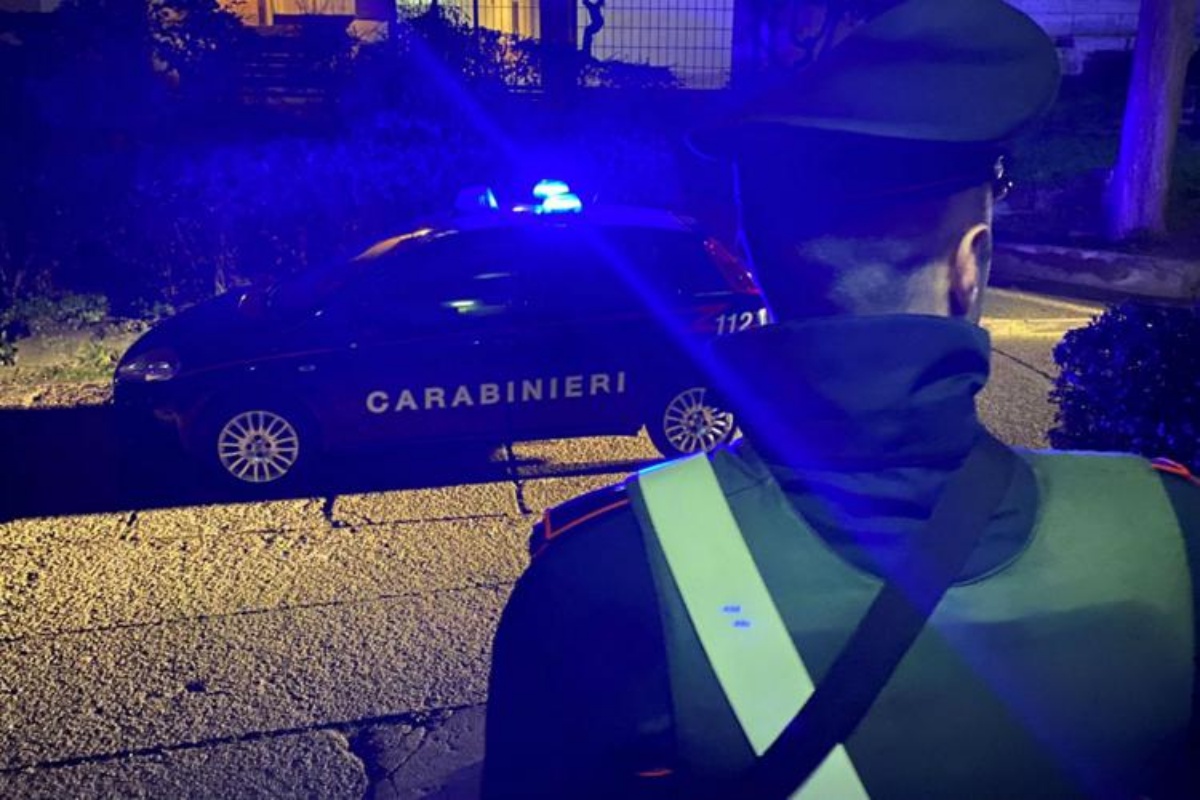 Uomo di 50 anni ucciso dalla moglie, che poi ha tentato di coprire le sue tracce