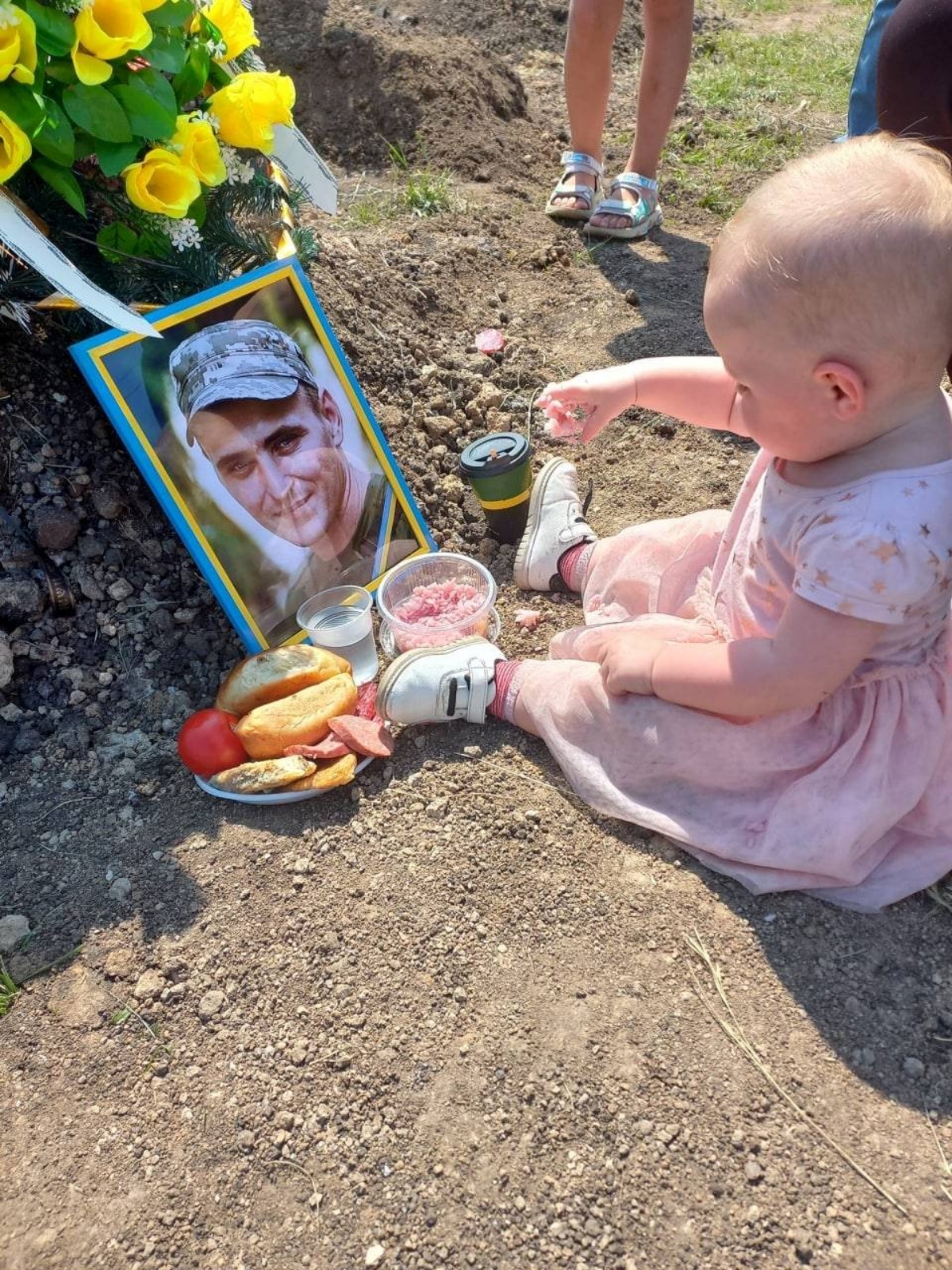 bambina ucraina tomba papà