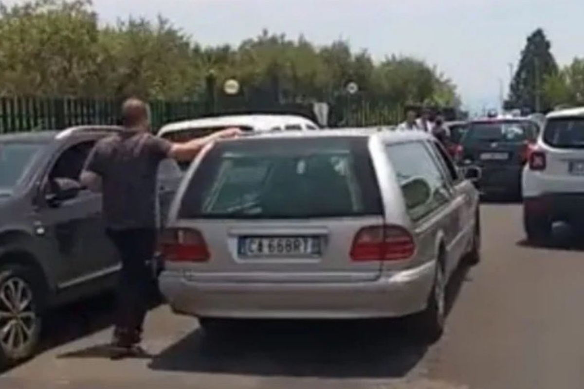 Lo strazio del nonno di Elena Del Pozzo quando ha visto il carro funebre andare via