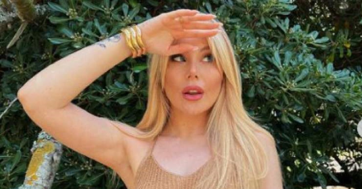 Jasmine Carrisi risplende al suo compleanno: l’outfit da urlo