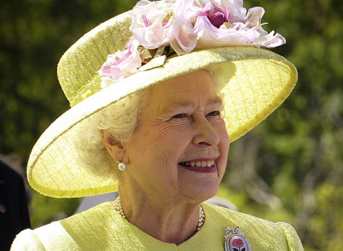 I libri sulla Regina Elisabetta II da leggere per scoprire la sua storia