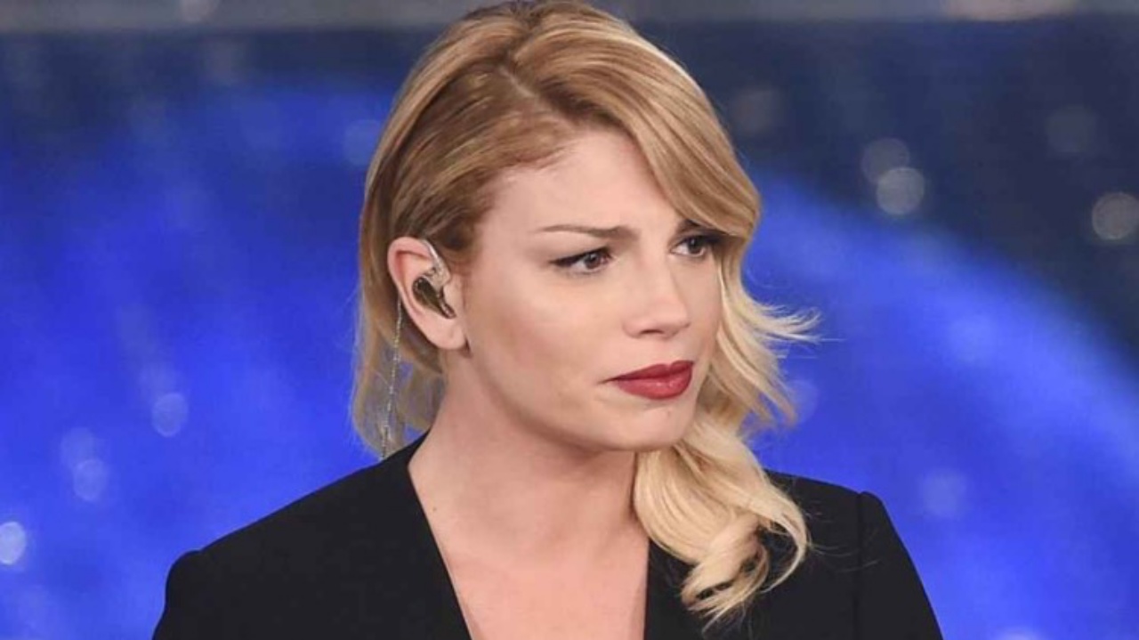 Incidente per Emma Marrone: la cantante è stata costretta ad interrompere il concerto