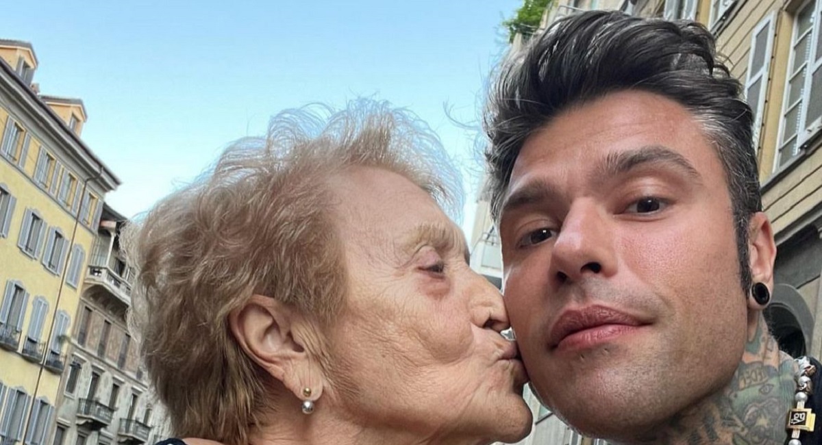 La nonna di Fedez finisce in ospedale: l’annuncio del rapper