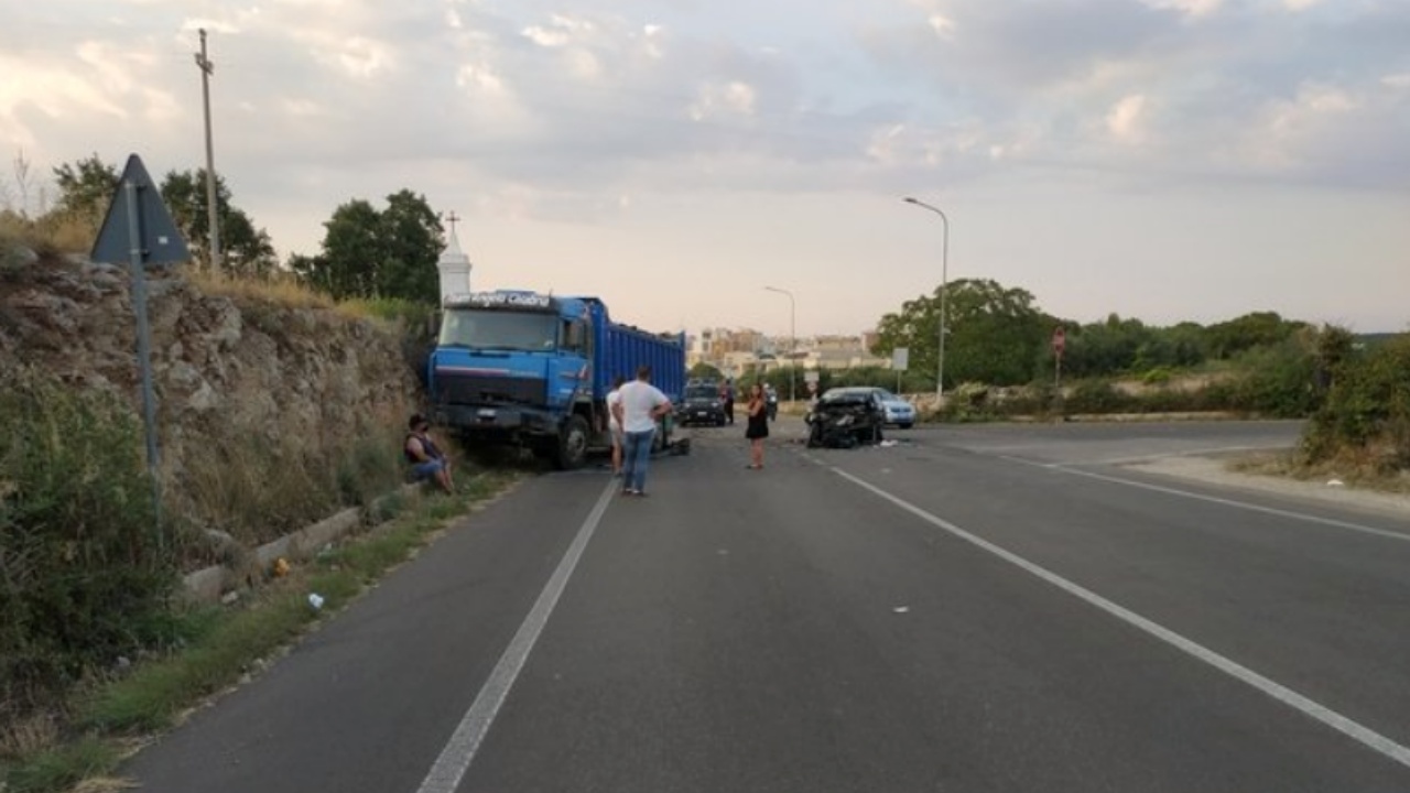 Mamma e figlia morte incidente Puglia