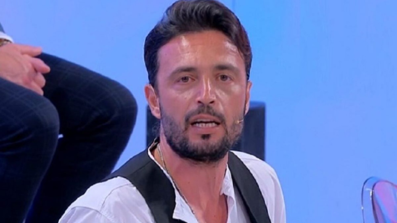 Uomini e Donne, Armando Incarnato infuriato sui social: “Vergognatevi falliti”