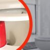 Bagno: ecco perché è importante lasciare un bicchiere nel WC