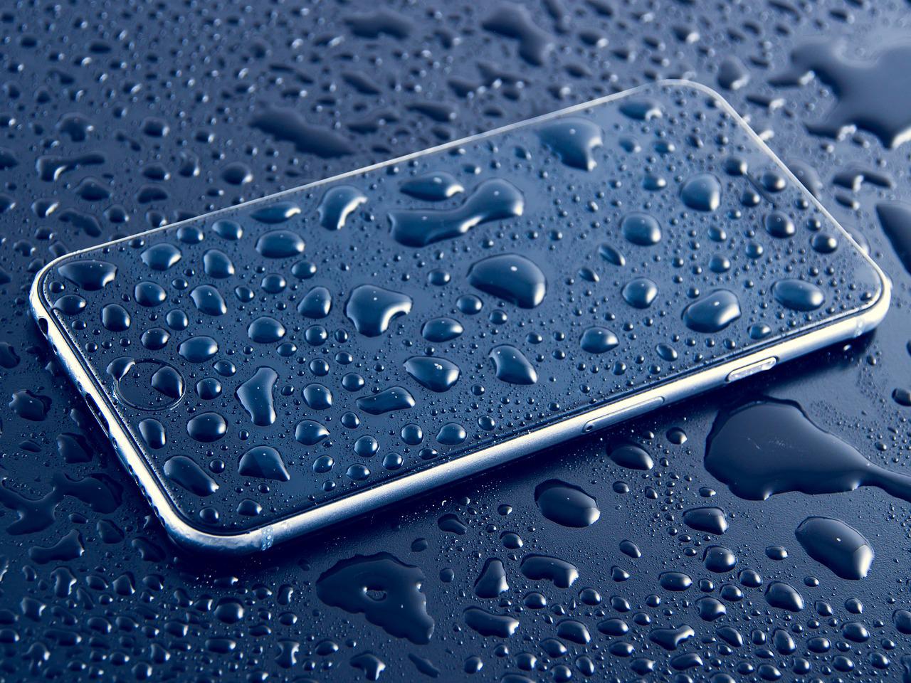 Custodie impermeabili per cellulari, le migliori su Amazon