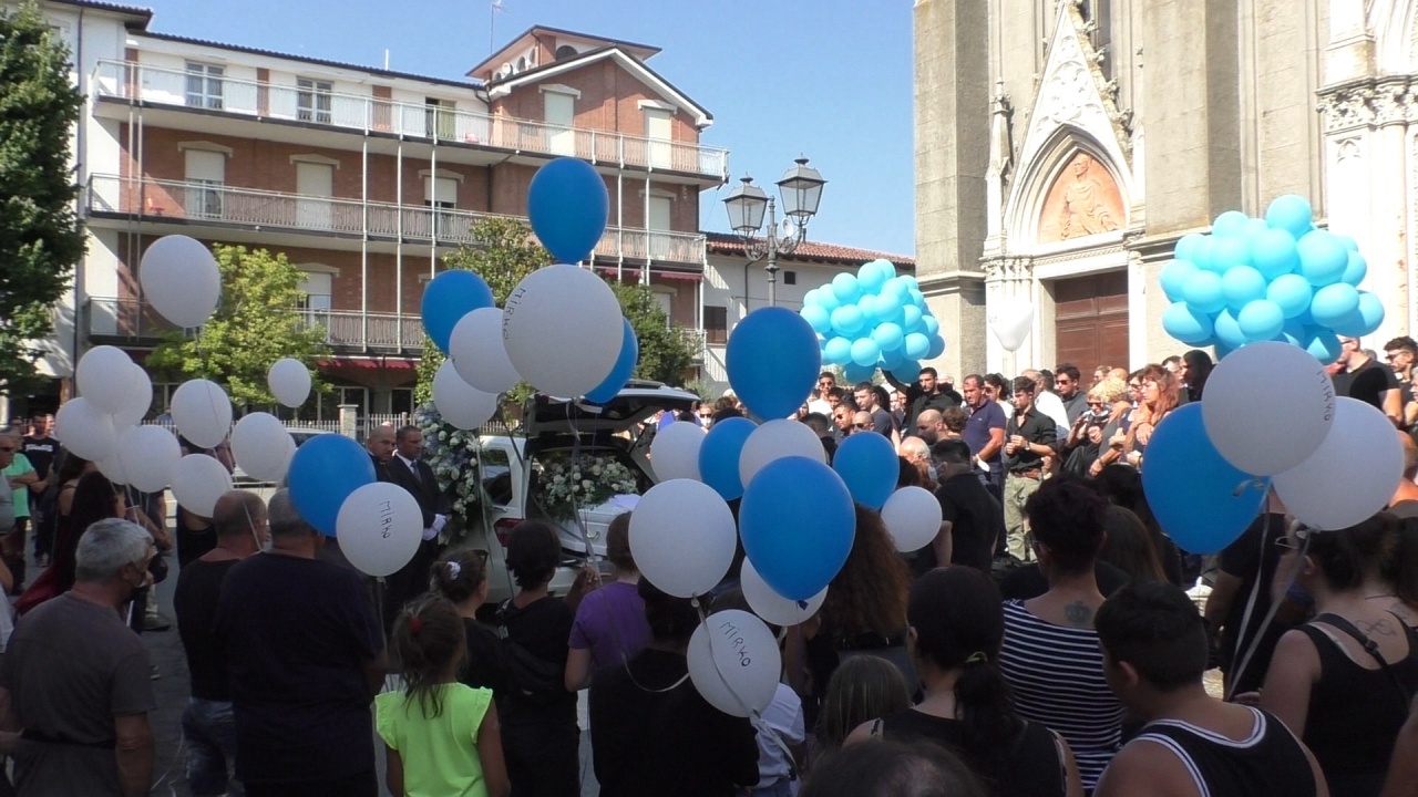 L’ultimo straziante addio al piccolo Mirko Gagliano di 9 anni