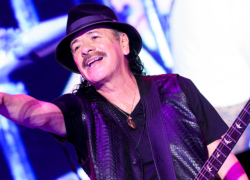 Carlos Santana svenuto sul palco