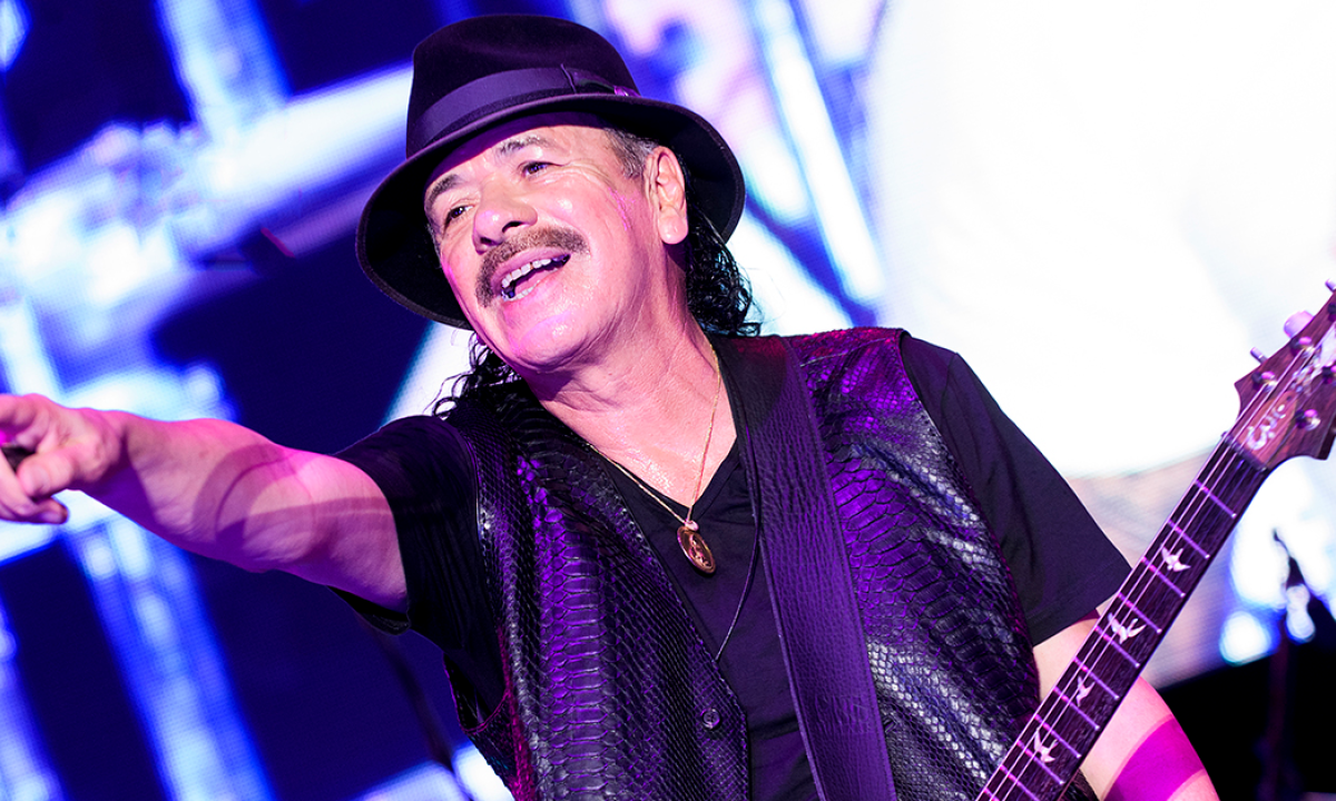 Carlos Santana svenuto sul palco: un malore provocato dal caldo e dalla disidratazione?