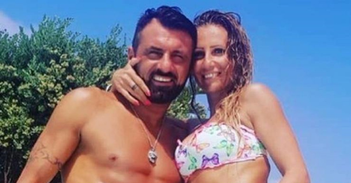Sossio Aruta sotto accusa: dopo l’appello per il lavoro, le lunghe vacanze. Il web insorge