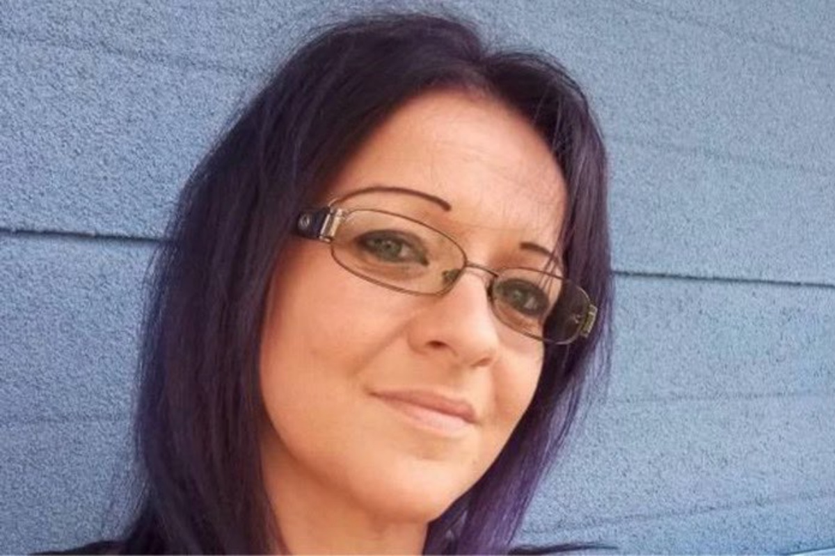Incidente a Tolentino, una giovane mamma di 41 anni, chiamata Valentina Pasqualini è morta: la sua auto l’ha schiacciata
