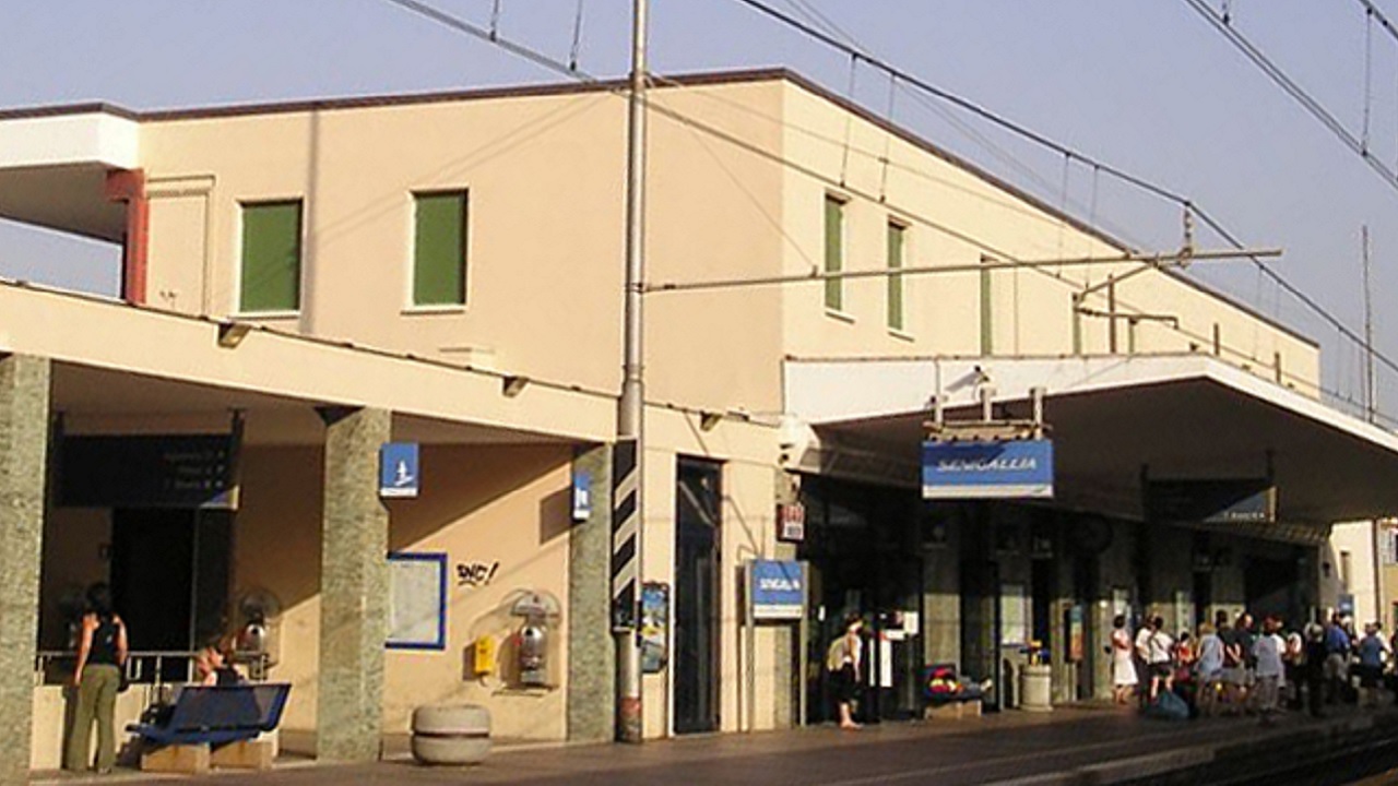 Padre e figlio morti a Senigallia investiti da un treno