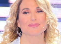 Barbara D'Urso sotto accusa sui social