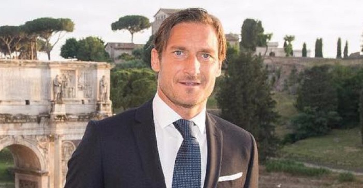 Francesco Totti paparazzato ancora a casa di Noemi